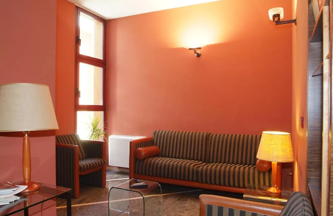 Hotel Maxim-1